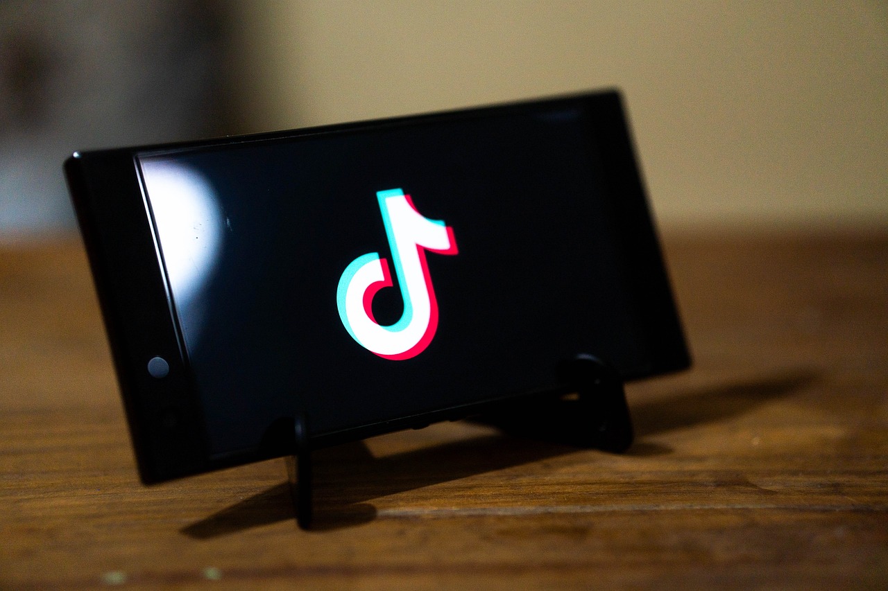 TikTok Notes: The New Photo-Text Sharing App Challenging Instagram